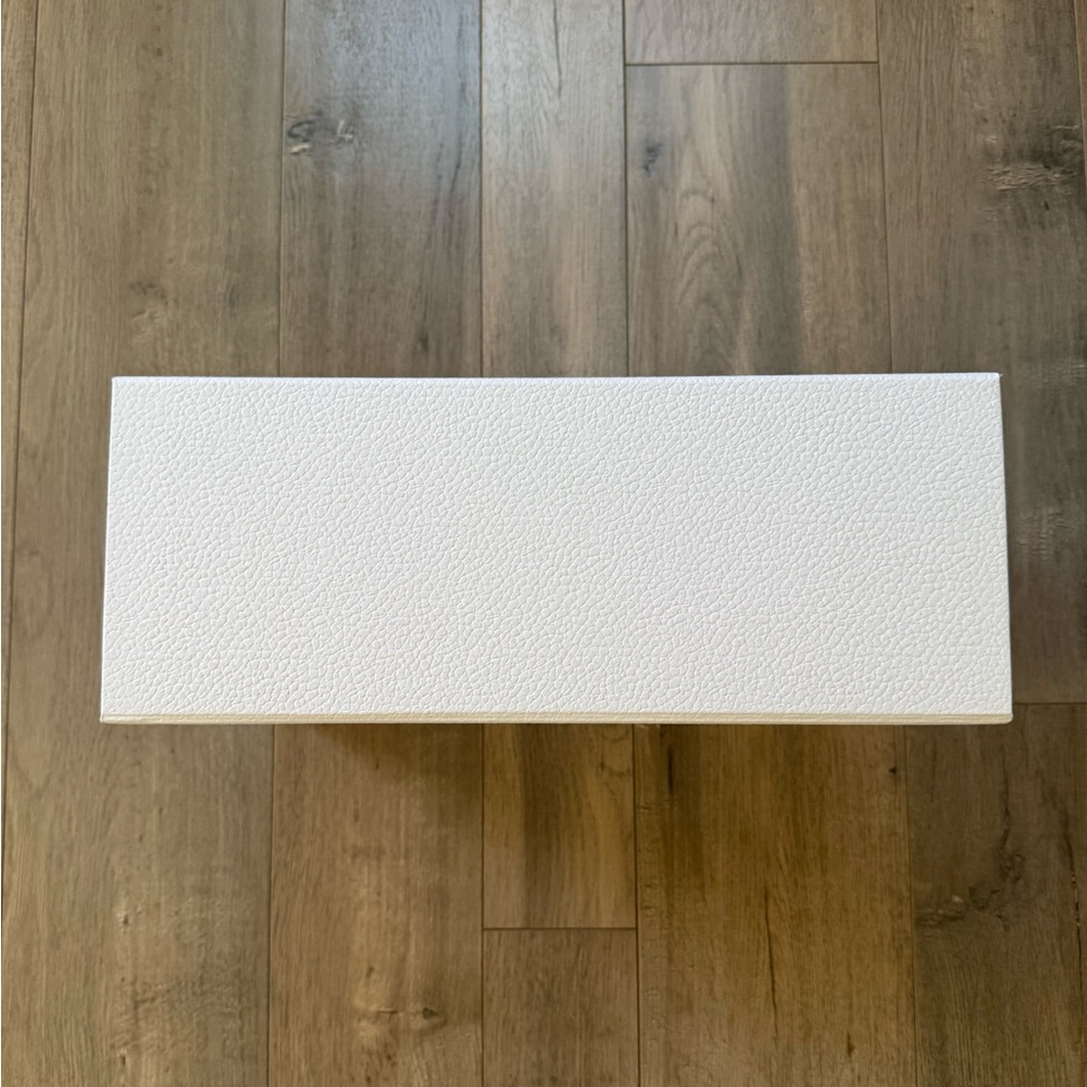 Dior White Box with Gold Lettering - Picture 6 of 9